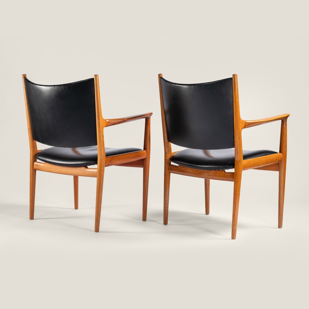 Pair of office armchairs by Hans Wegner entirely restored by the Norki workshops