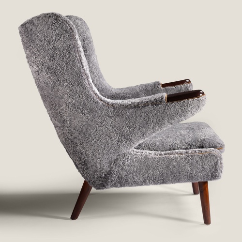 très grand fauteuil de luxe gris de salon, de chambre ou de bureau