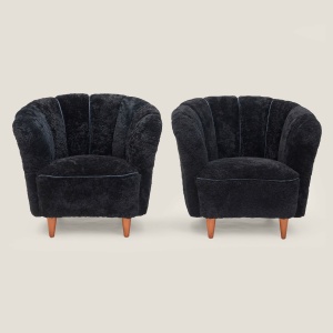 Buy online a pair of high-end comfortable vintage black sheepskin armchairs - Curation Norki