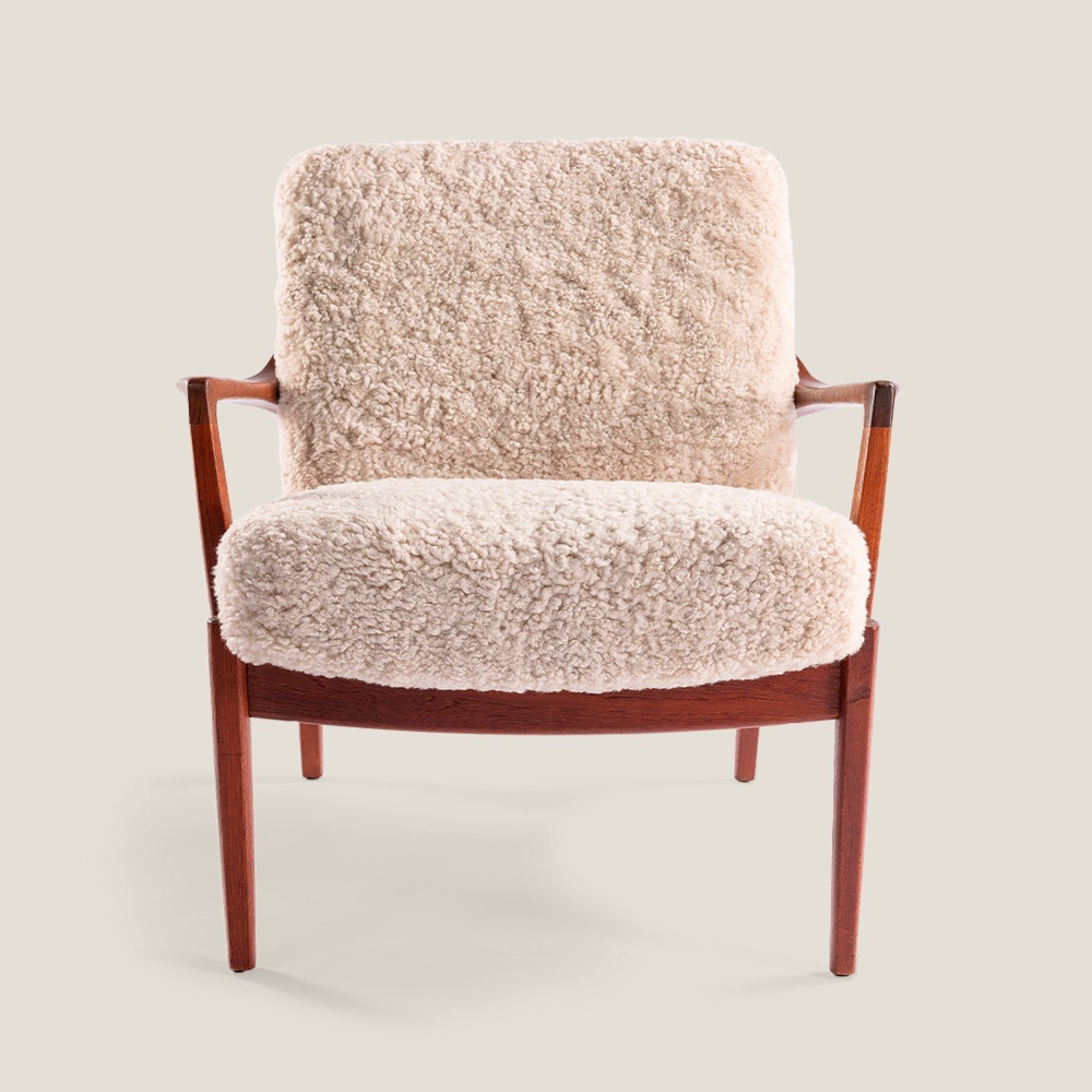 Vintage armchair for your living room, unique high-end piece, seat height 45 cm