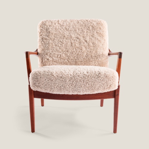 Vintage armchair for your living room, unique high-end piece, seat height 45 cm