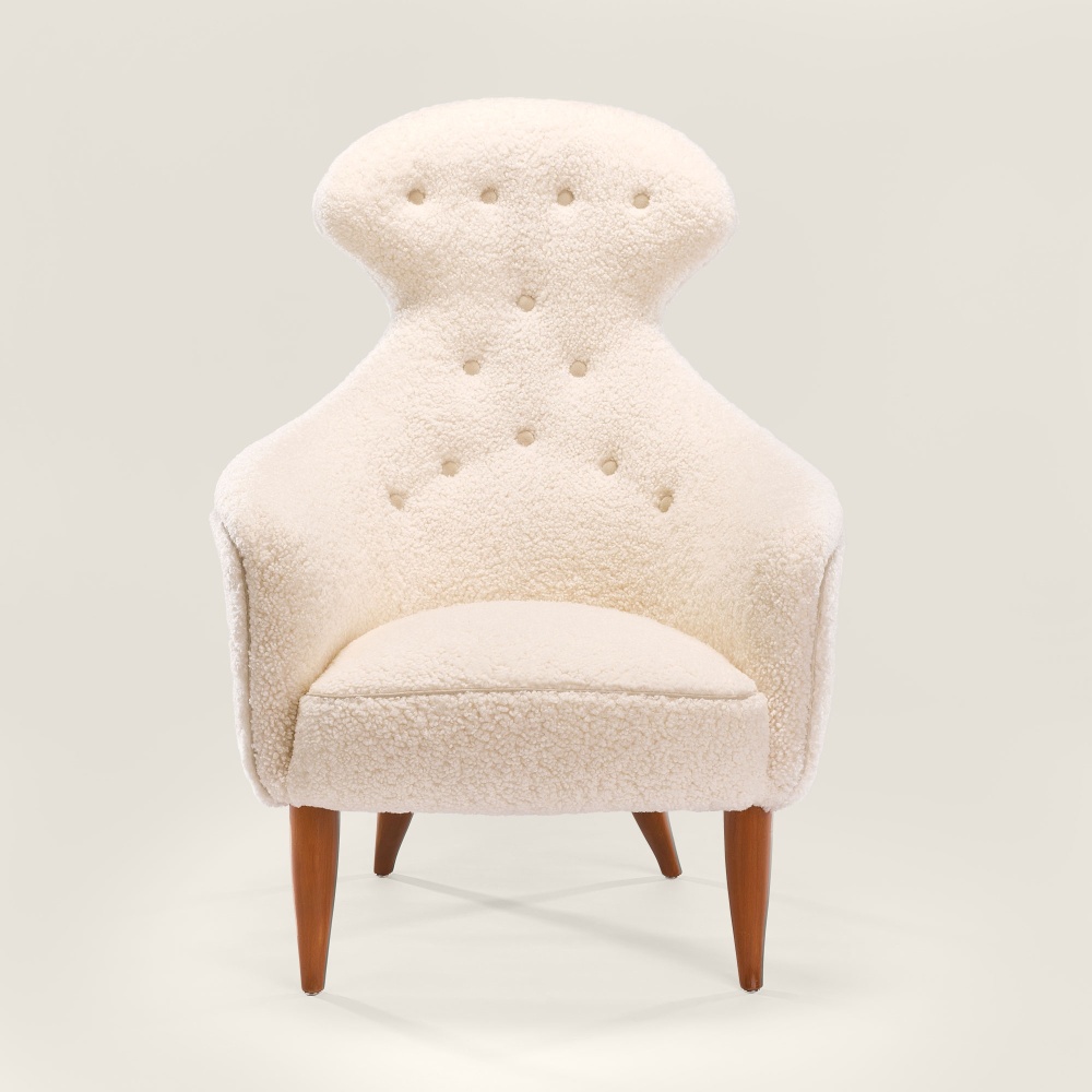 Fauteuil vintage blanc en peau lainée Norki dimensions L 73 × P 81 × H 97 cm