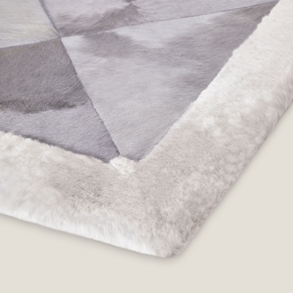 An high-end and comfortable rug manufactured in the Norki’s workshop by talented craftswomen.