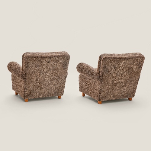 A gem of Scandinavian design from the 1950s, these armchairs are comfortable and comforting.