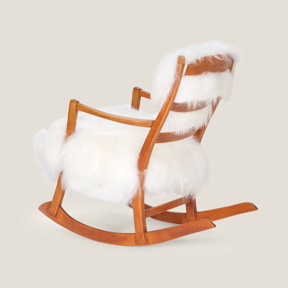 Rocking chair scandinave des années 1950 avec revêtement en peau de mouton, signé Carl Malmsten