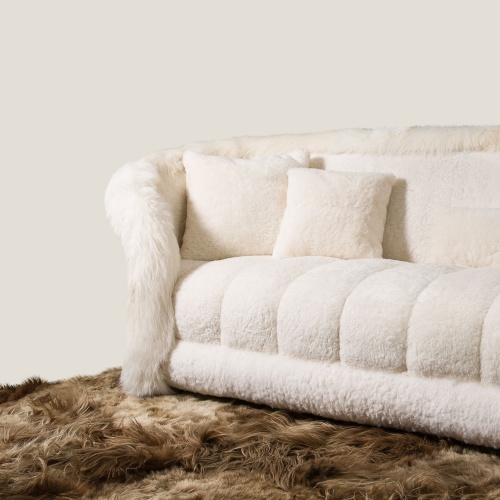 A sofa with a soft, deep and comfortable seat, for top-of-the-range decoration in your home.