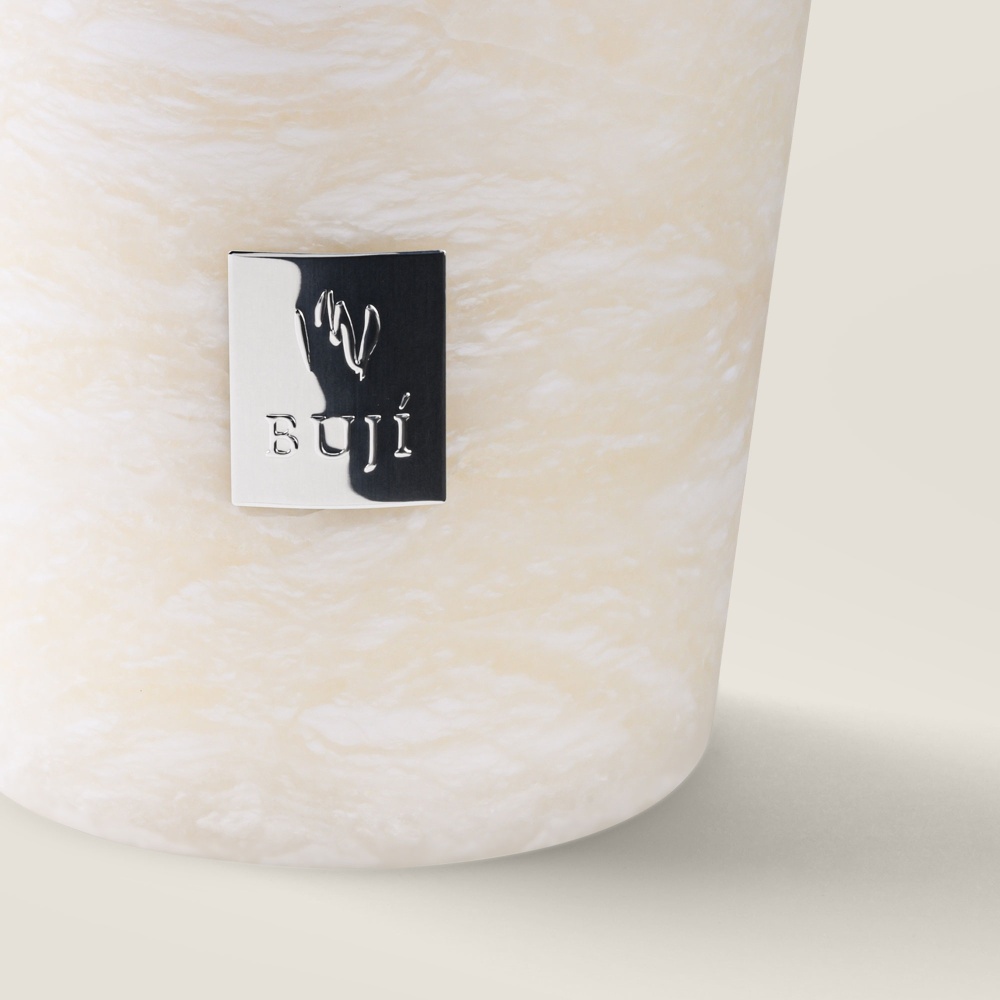 Buji Collection, luxury candles chosen by Norki in alabaster and soy wax.