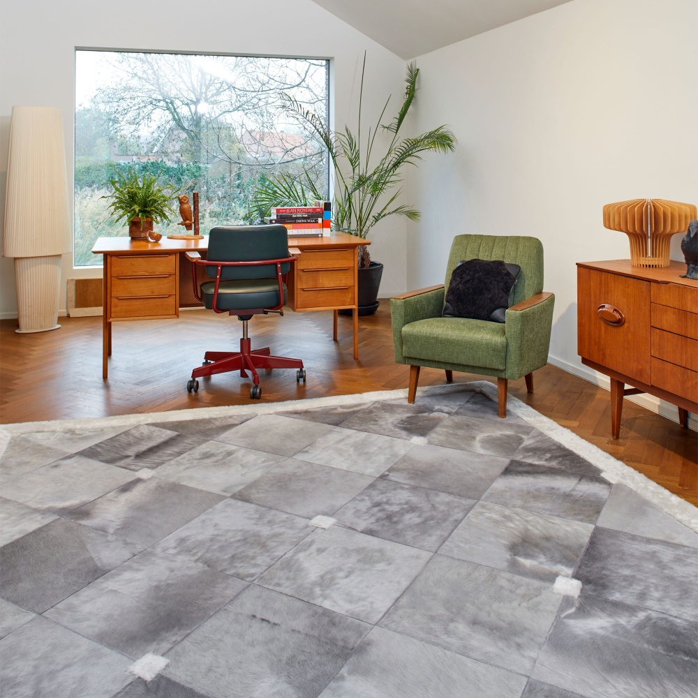 Large square grey rug, cabochon pattern repeated like a parquet floor.