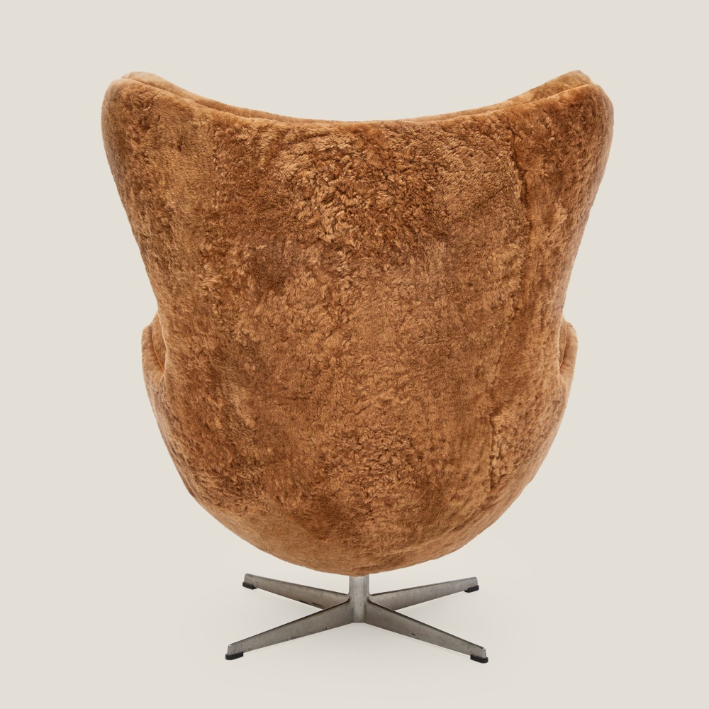 Fauteuils Egg Camel et Ottoman | Édition Originale Arne Jacobsen