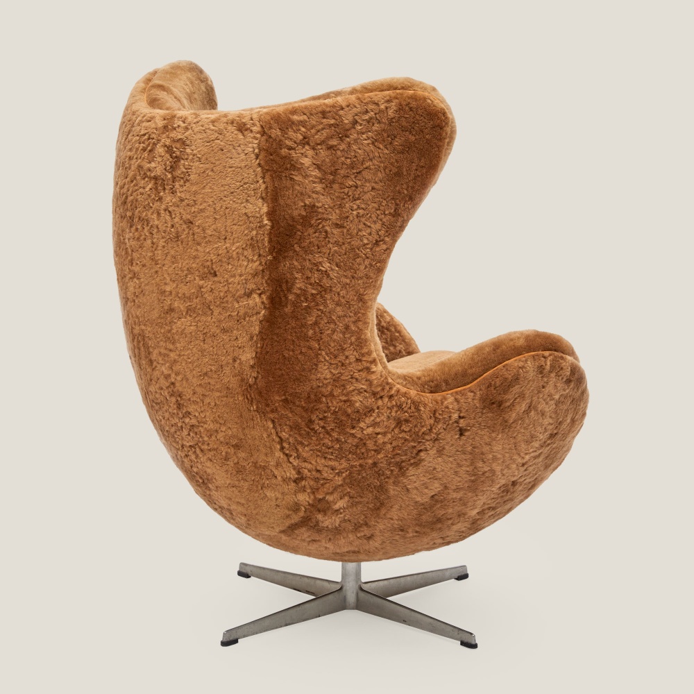 Fauteuils Egg Camel et Ottoman | Édition Originale Arne Jacobsen