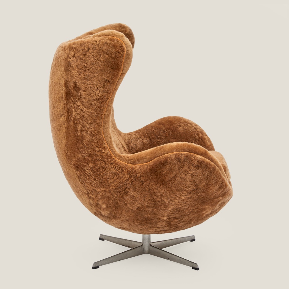 Fauteuils Egg Camel et Ottoman | Édition Originale Arne Jacobsen