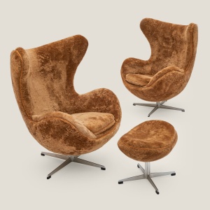 Camel Egg Armchairs and Ottoman | Original Edition Arne Jacobsen