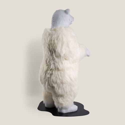 White resin bear sculpture for high-end chalet decoration.