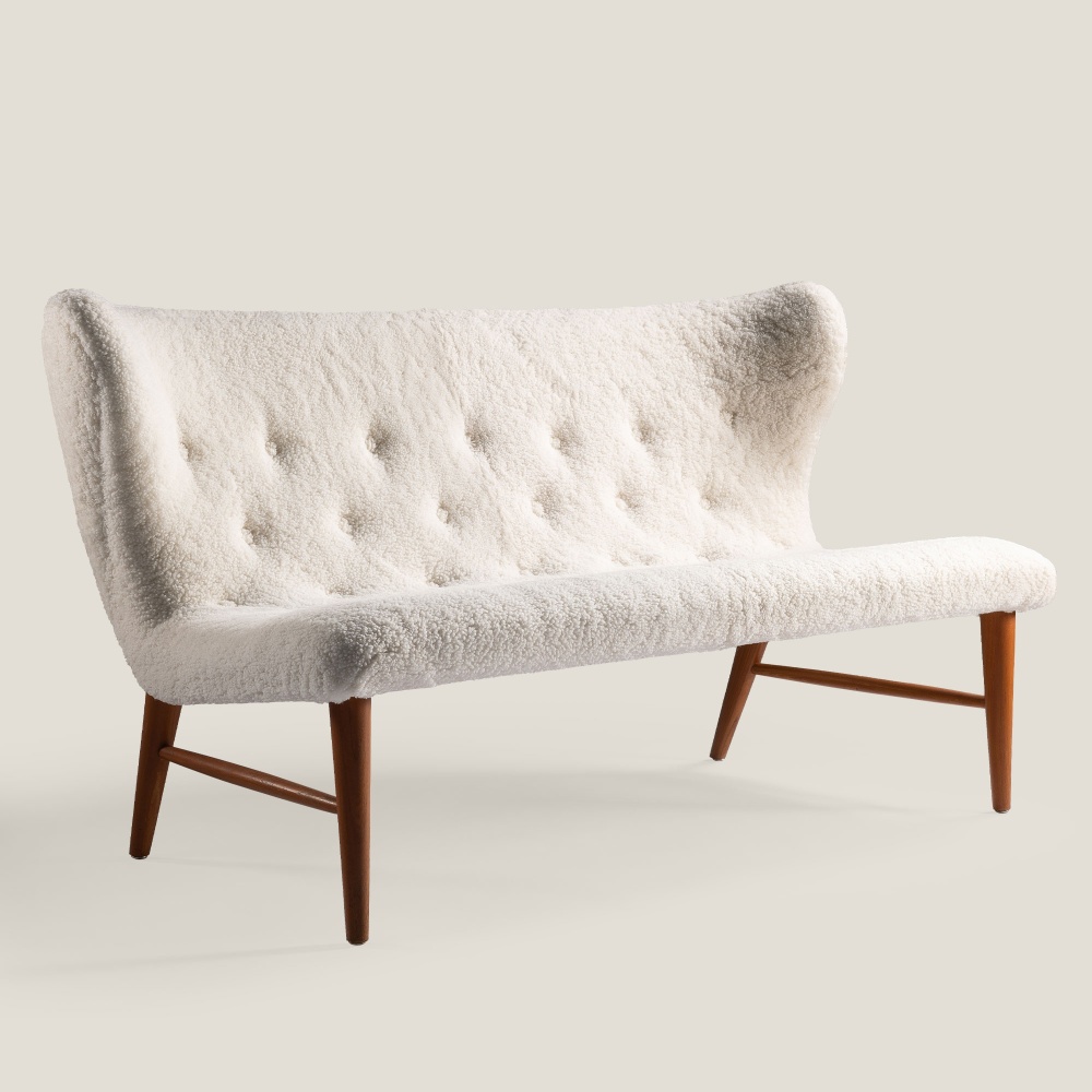 Canapé blanc vintage scandinave par le designer Erik Bertil Karlén.