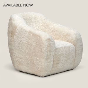 Large, elegant white sheepskin lounge chair - W 94 × H 86 × D 92 cm. Custom-made in other colors. Made in France by Norki.