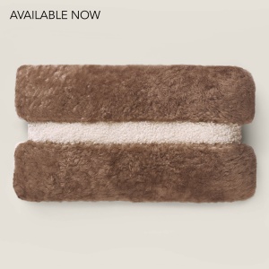 Buy a high-end Norki two-tone rectangle cushion in beige and white sheepskin.