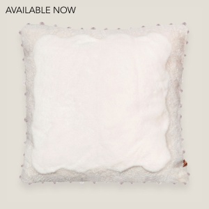 White square cushion, 50 × 50 cm, trimmed with silk tassels.