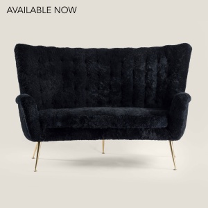 Small vintage black sheepskin sofa from Italy. Dimensions L 140 × H 80 × D 60 cm. Curation Norki