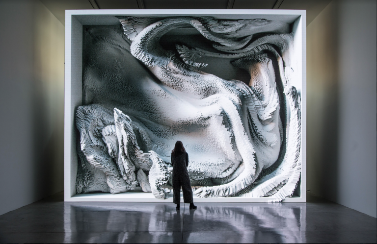 Artiste incontournable de art basel Miami 2024, Refik Anadol.