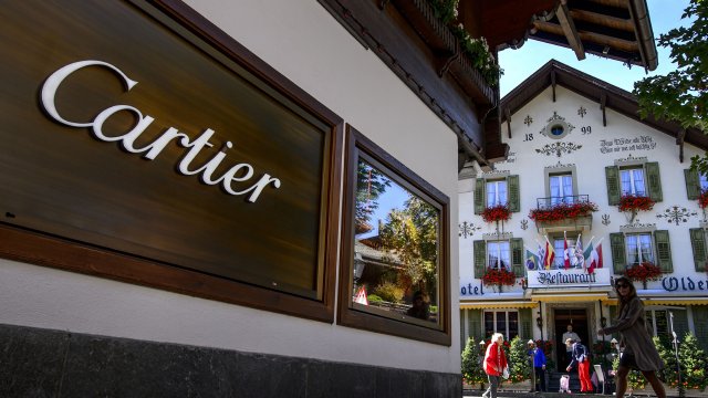 Les plus grandes boutiques de luxe au coeur de la ville de Gstaad.