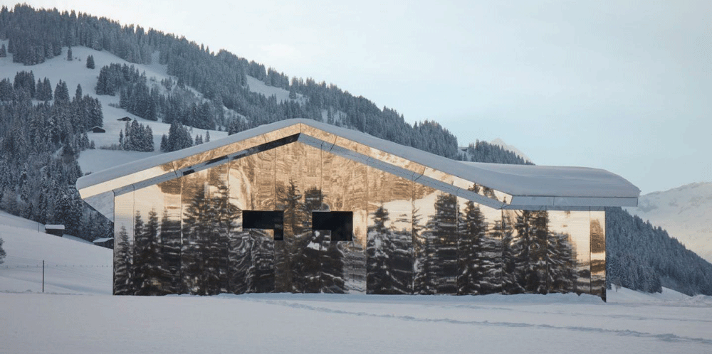 Découvrez la Maison Miroir par Doug Aitken dans la ville de Gstaad.