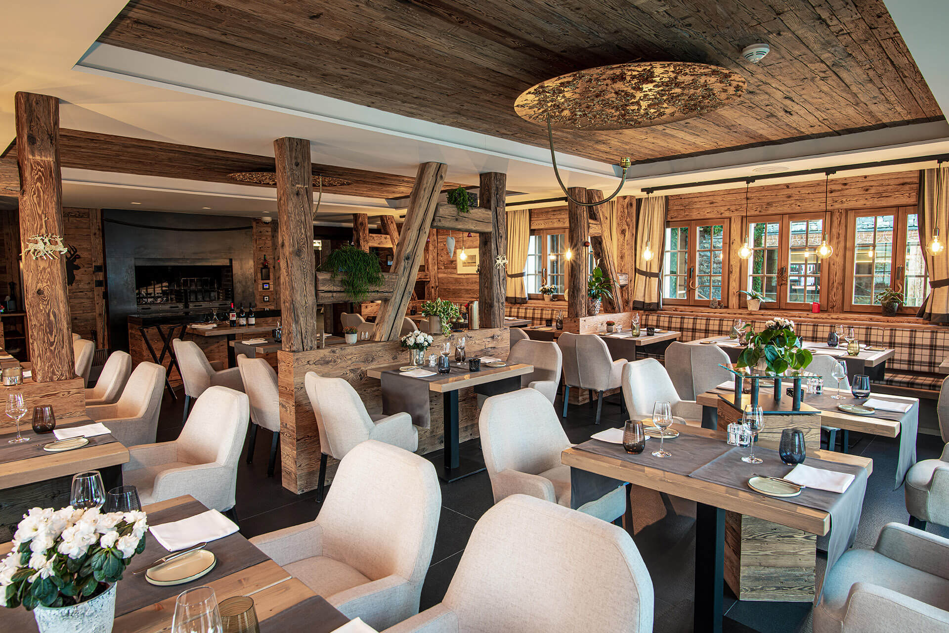 Restaurant Le Roc à Gstaad, un restaurant étoilé pour une expérience unique.