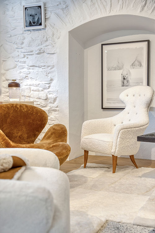 Fauteuil Swan et Fauteuil Stora Eva, boutique norki Megève