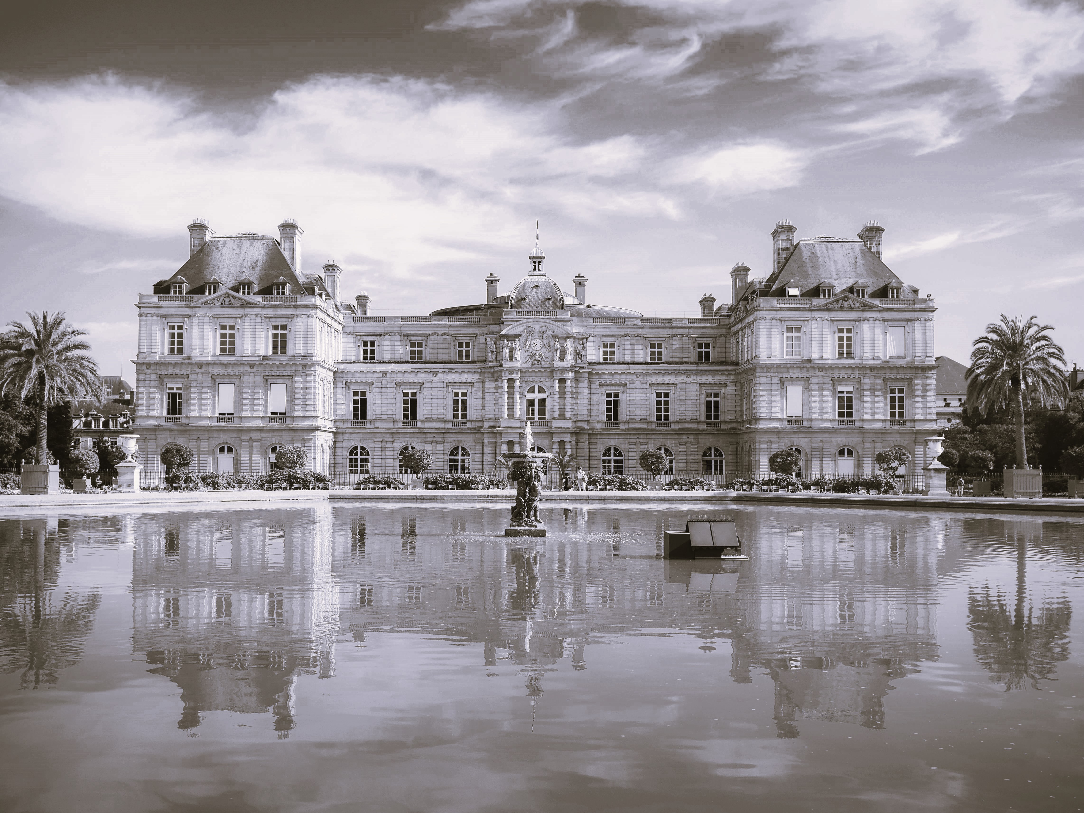 The Cours du Commerce Saint-André, a sublime place in the same district as the Norki Gallery Paris.