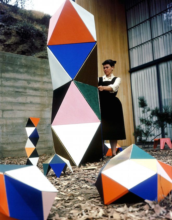 Ray Eames, pionnière dans l'incorporation de motif ludiques et colorés.