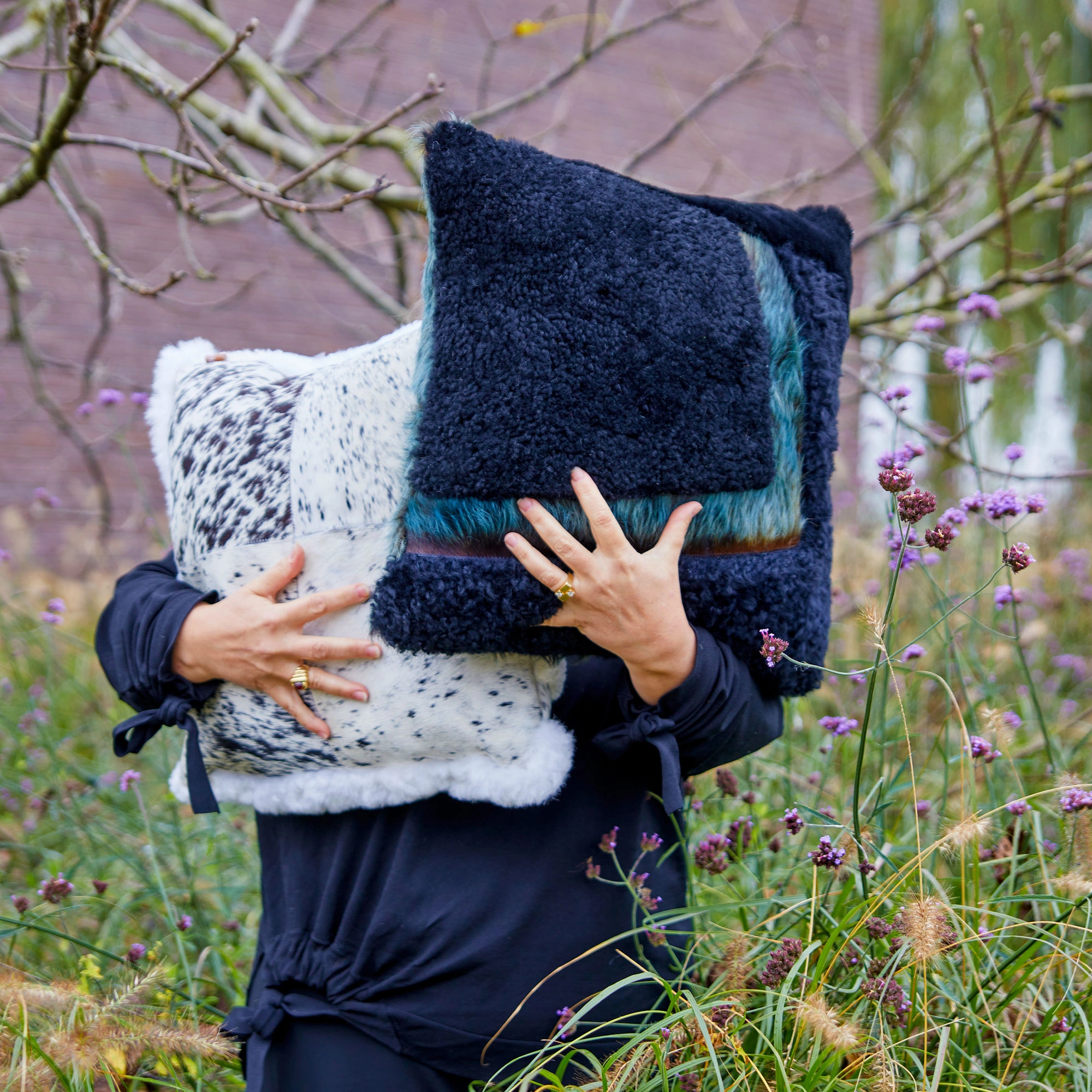 Coussin Forest et Zima carré, des coussins doux et confortables pour votre canapé.