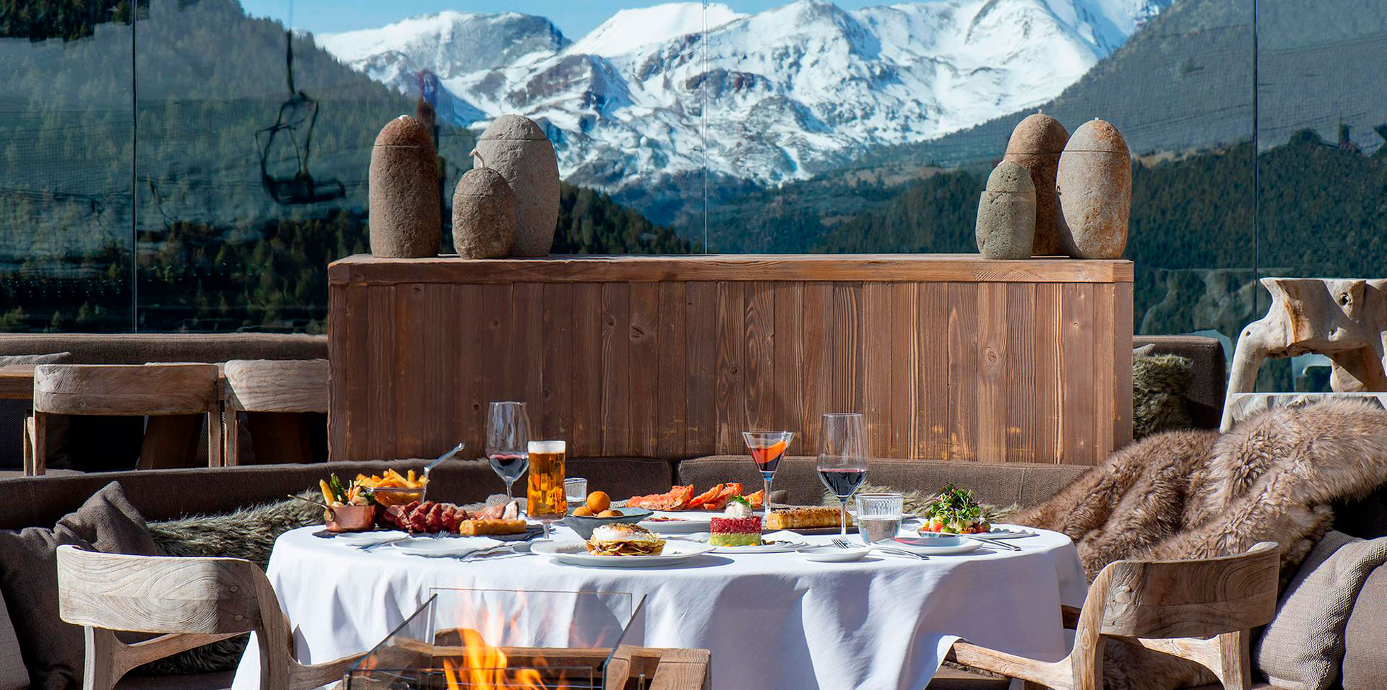 Norki décore des lieux d’exception tel que l’Hôtel Grau Roig an Andorre. Des pièces réalisées sur-mesure pour décorer des chambres, lobby, bureau et restaurant. 