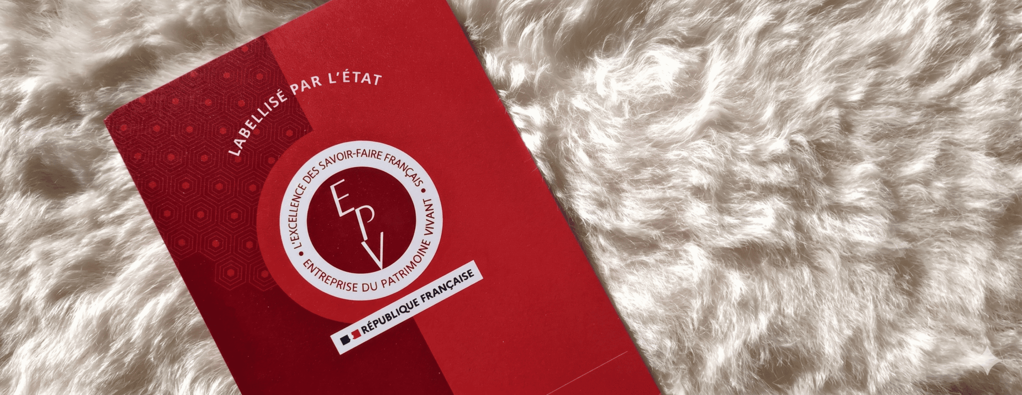 Détail fourrure et label EPV rouge