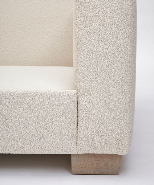 Détail d'un fauteuil tapissé sur mesure