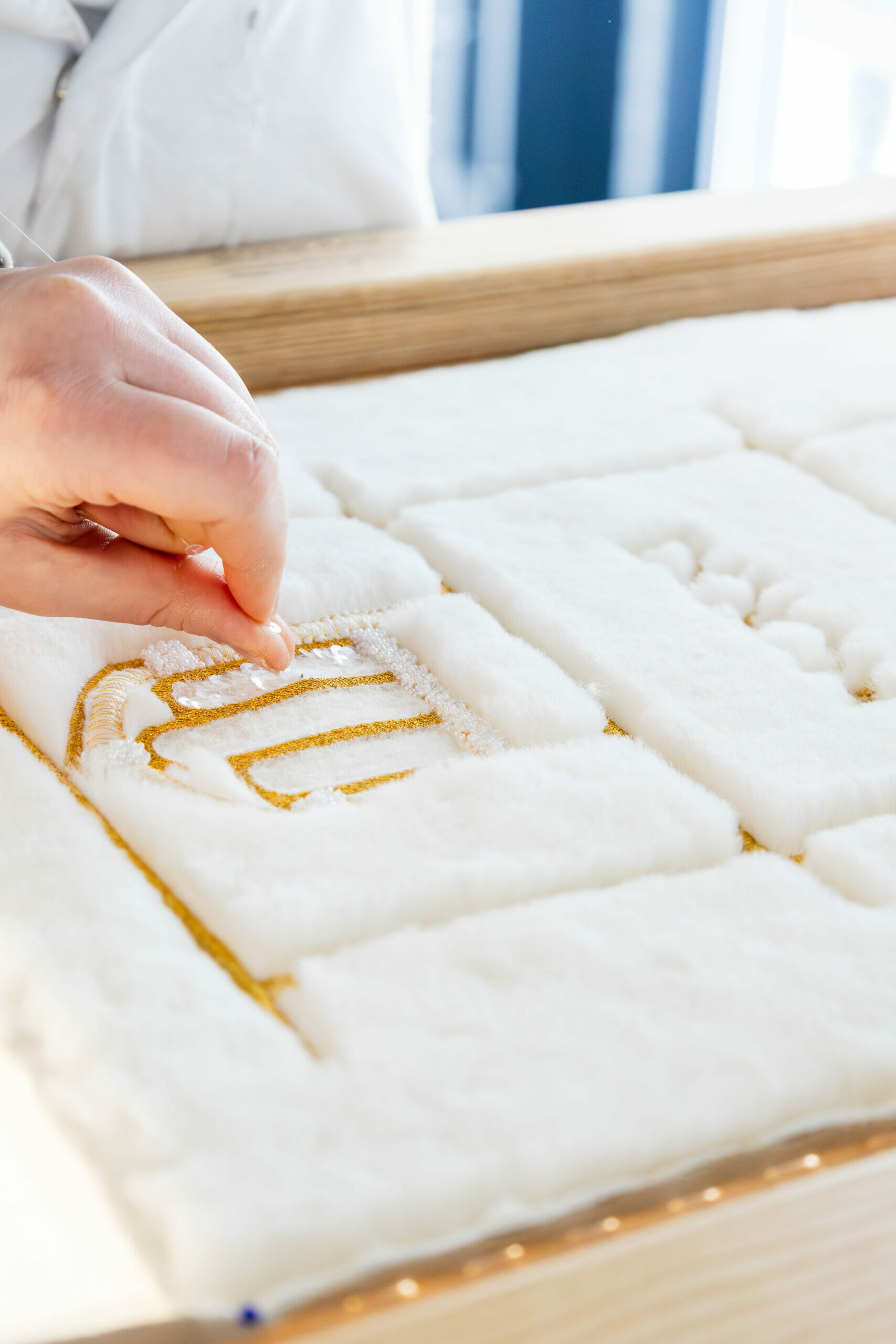 Détail de broderie d'art au crochet de Lunéville