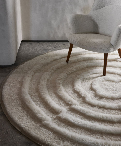 Tapis Eupraxia en peau de mouton blanc