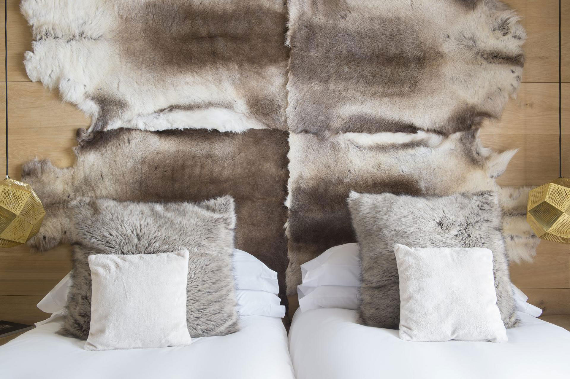 Tête de lit mouton gris naturel et coussins assortis
